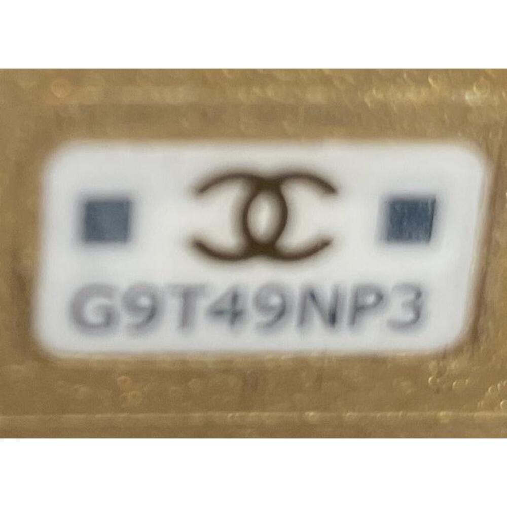 Chanel Pearl Crush Vanity Case With #243933C40B - Picture 6 of 6